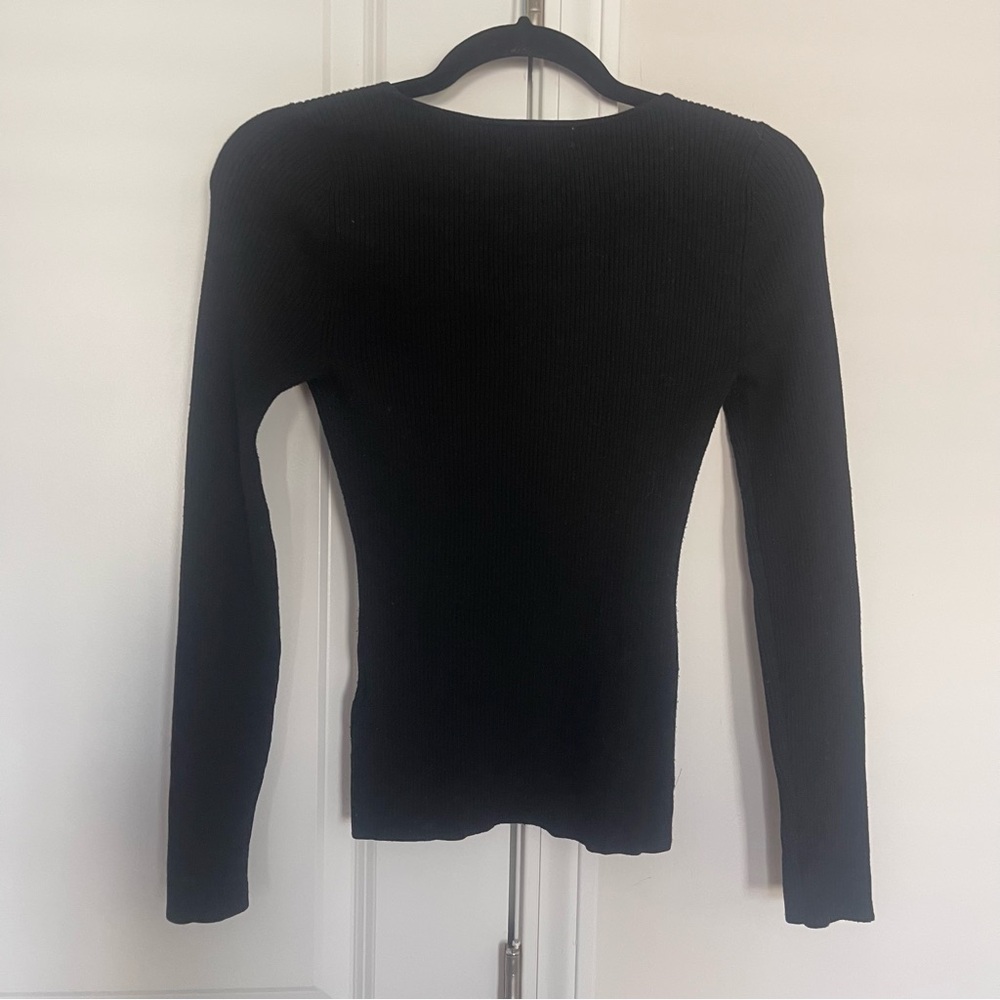 H&M Long Sleeve V-Neck Ribbed Top - Picture 2 of 4